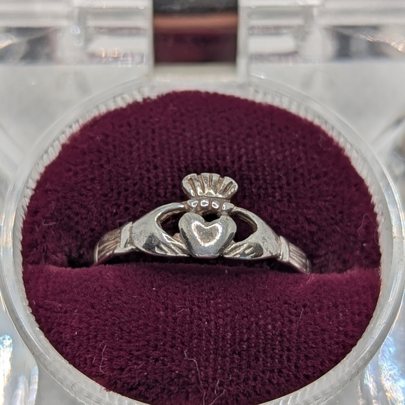 Silver Claddagh Ring - Picture 2 of 3
